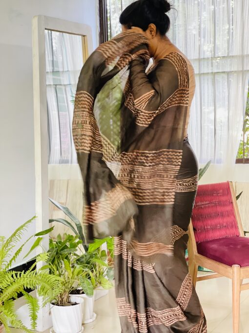 Maslin saree from Bangladesh