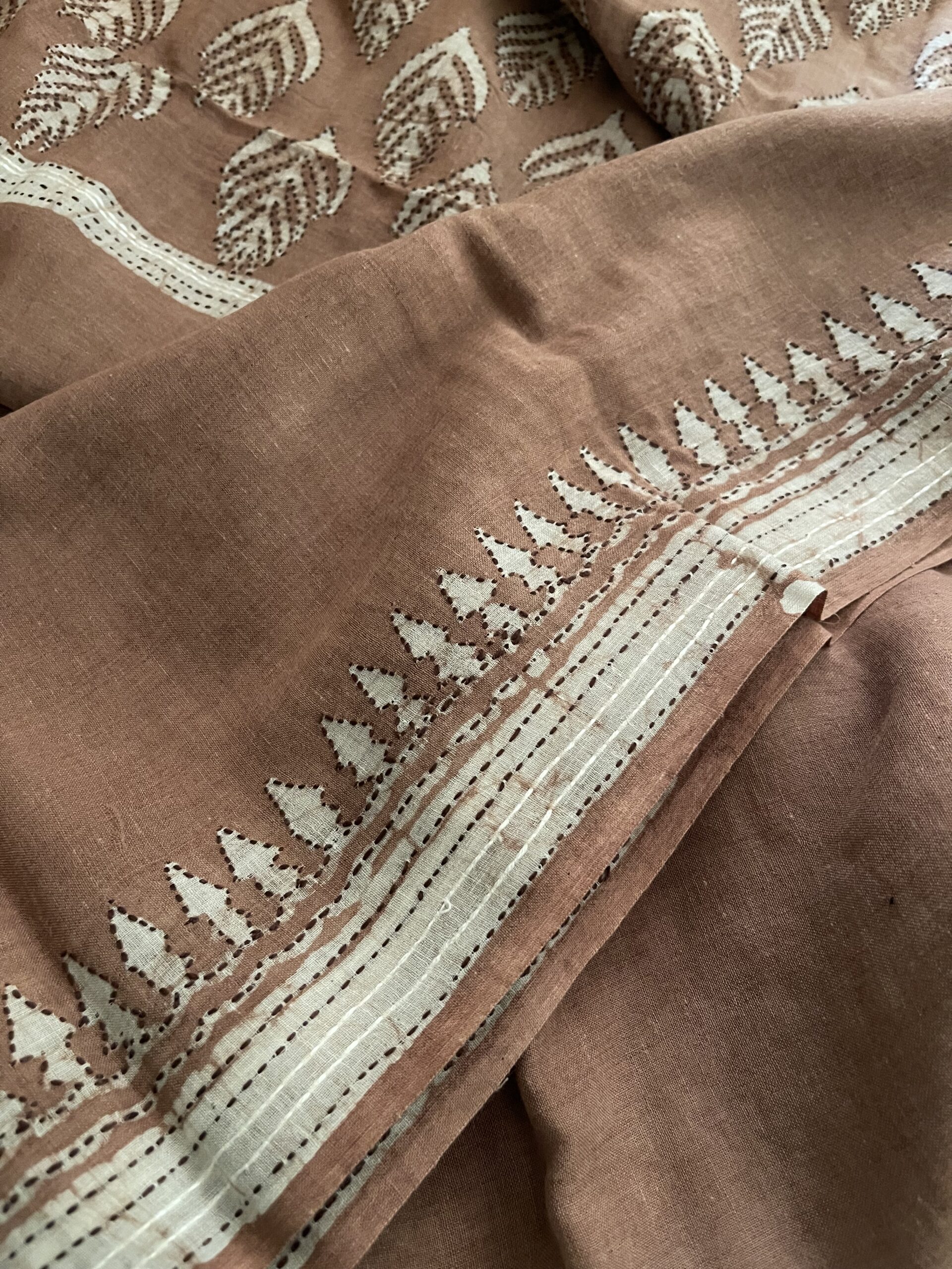 Dried Rose Handloom Cotton Anokhi Kantha Saree - Image 4