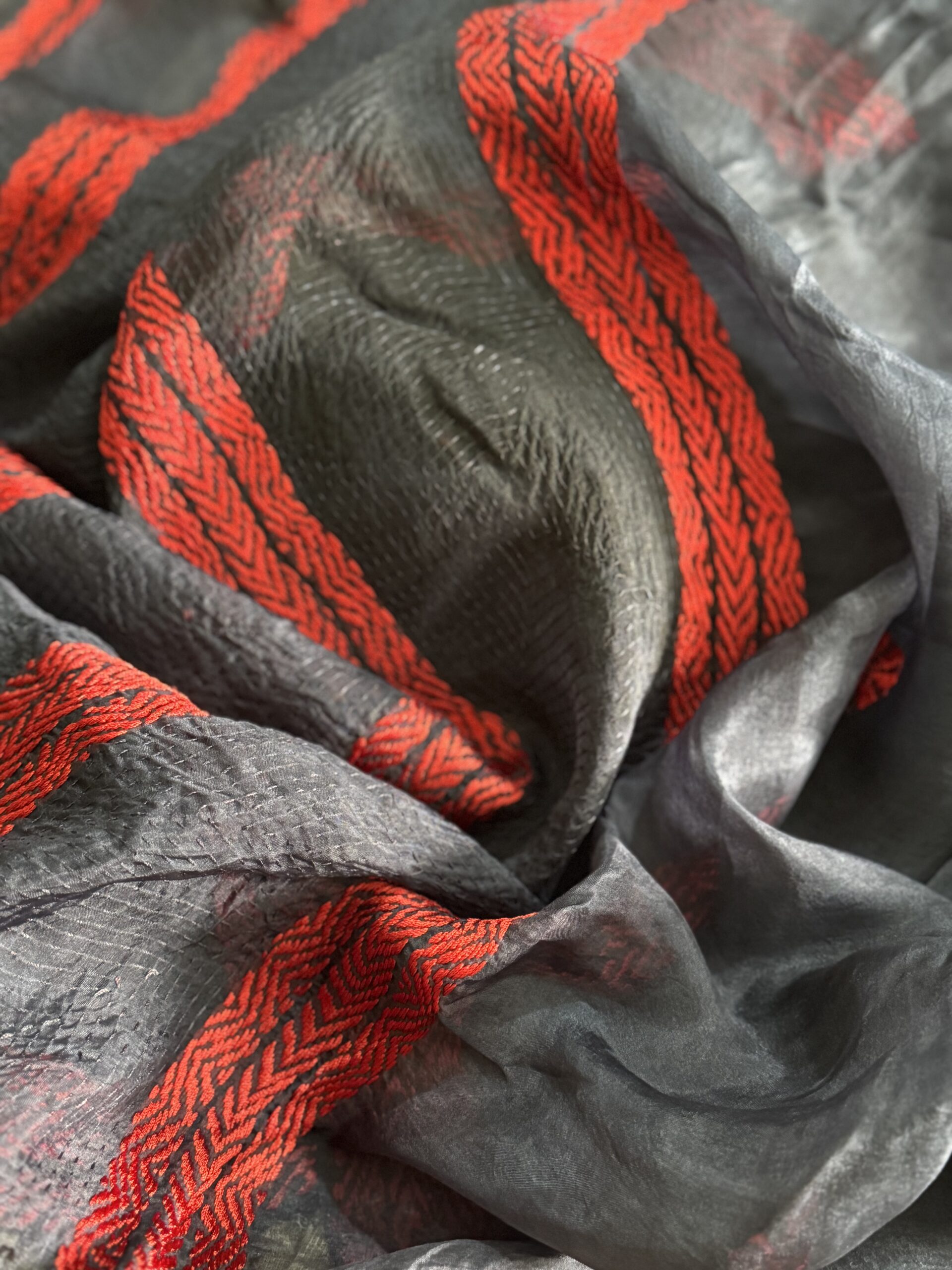 Kalo Manjit Chhaya – Deep Charcoal Hand-Embroidered Silk Kantha Saree - Image 2