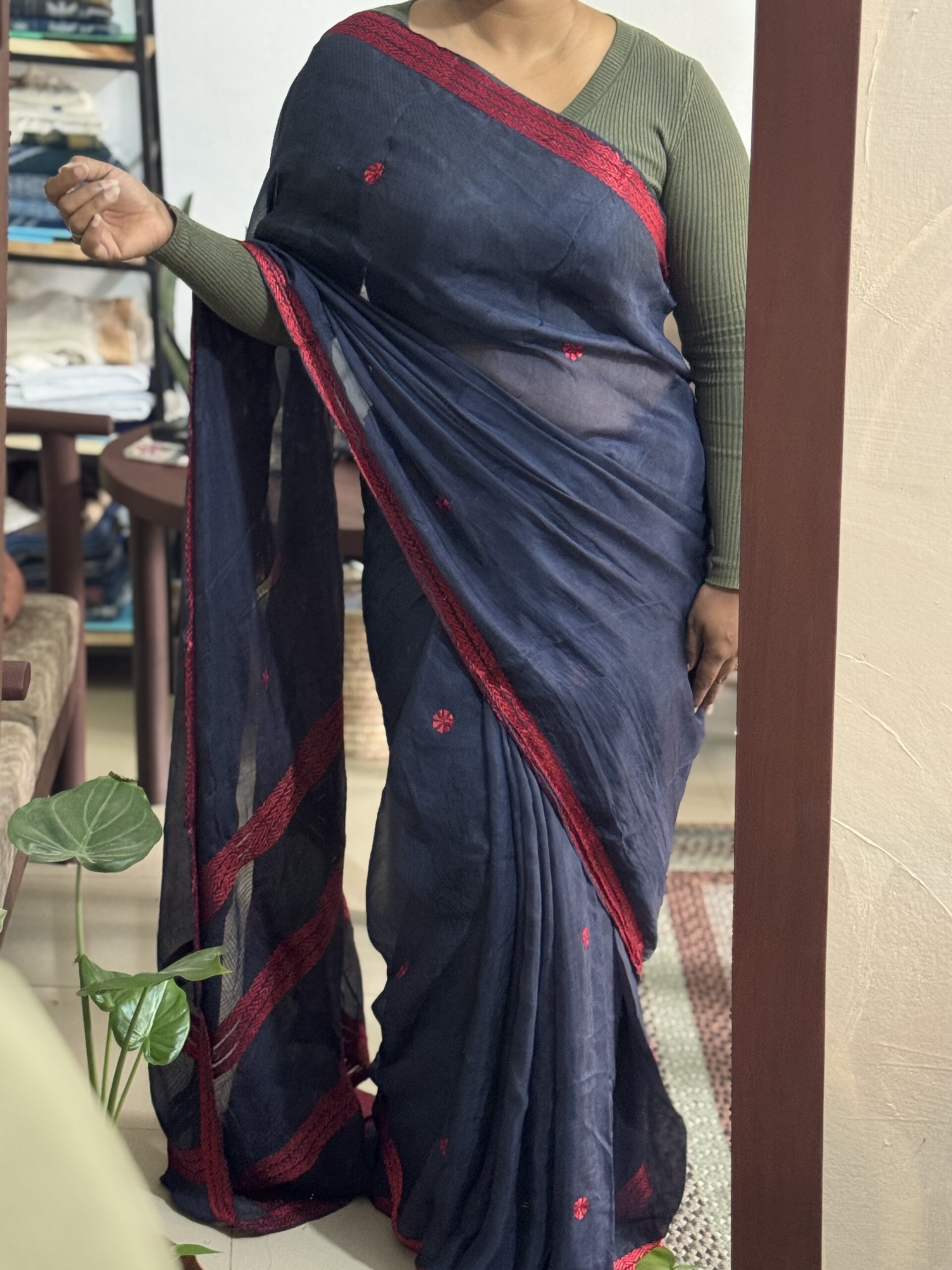 Kalo Manjit Chhaya – Deep Charcoal Hand-Embroidered Silk Kantha Saree - Image 7