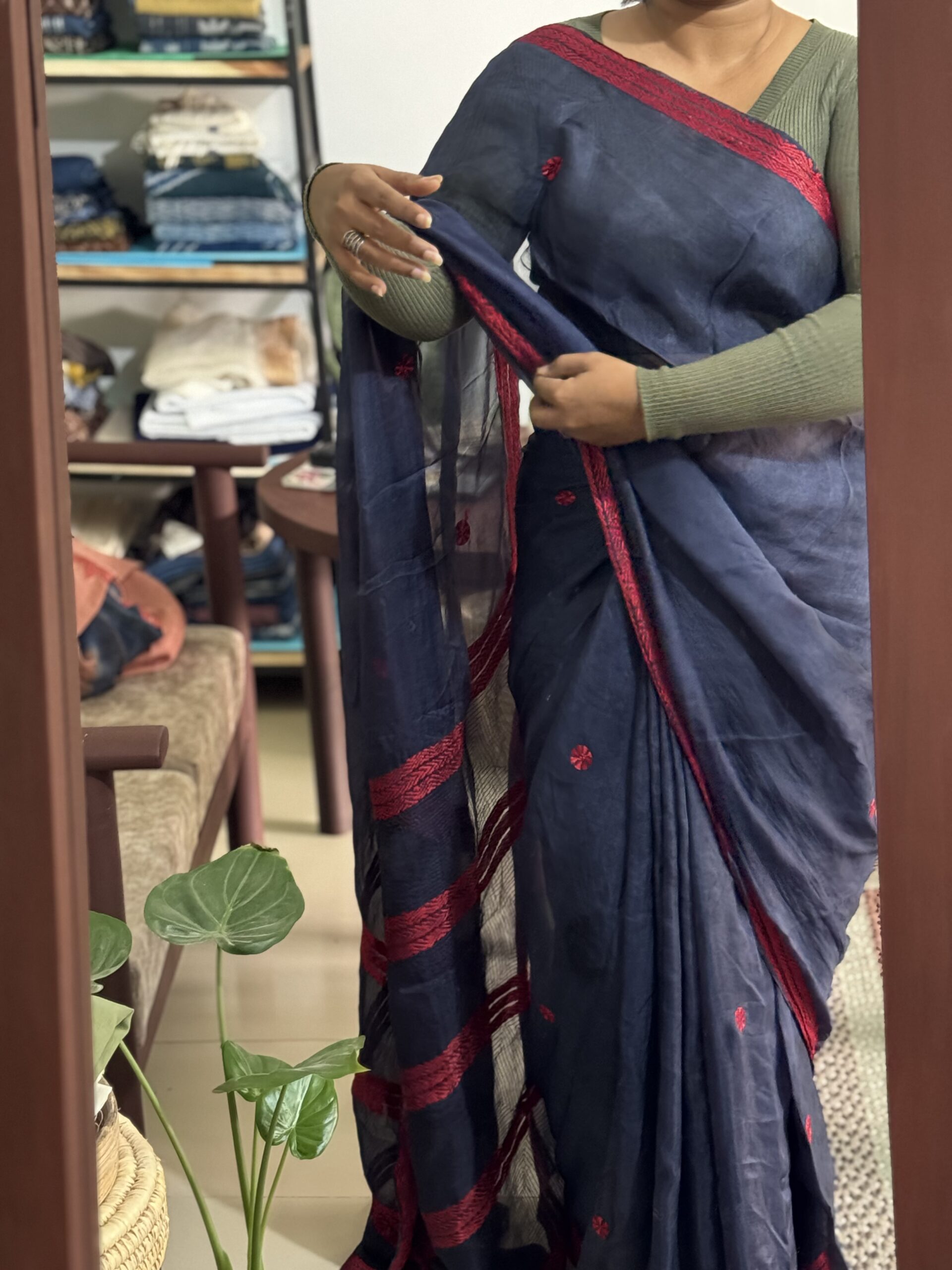 Kalo Manjit Chhaya – Deep Charcoal Hand-Embroidered Silk Kantha Saree - Image 8