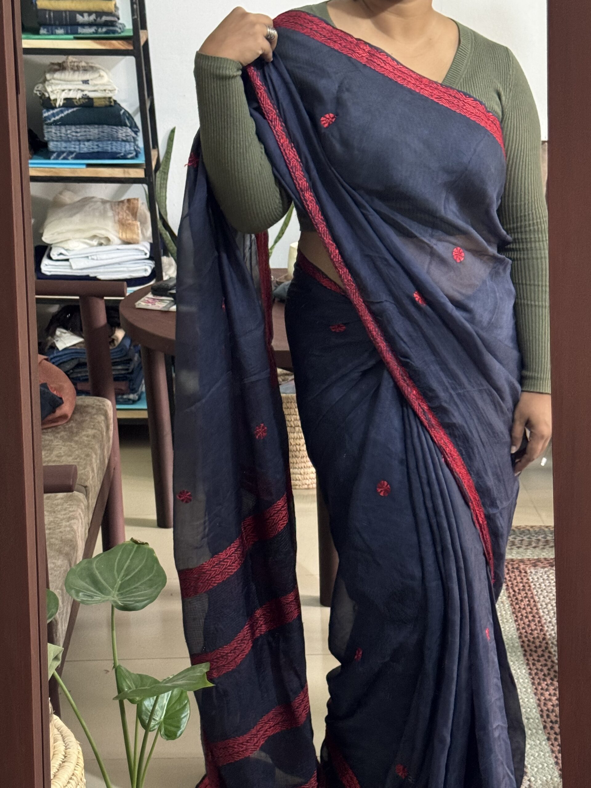 Kalo Manjit Chhaya – Deep Charcoal Hand-Embroidered Silk Kantha Saree - Image 9