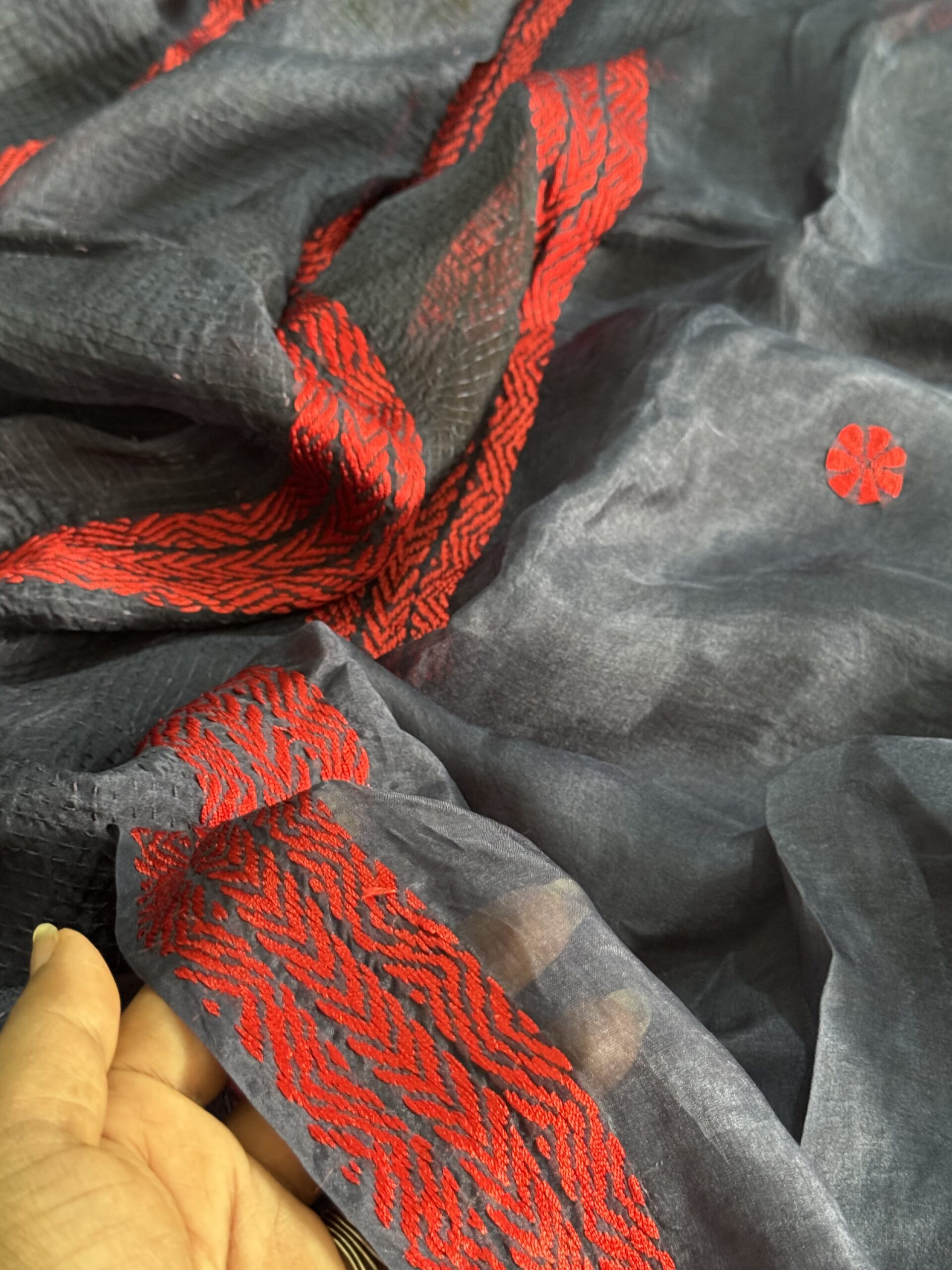 Kalo Manjit Chhaya – Deep Charcoal Hand-Embroidered Silk Kantha Saree - Image 4