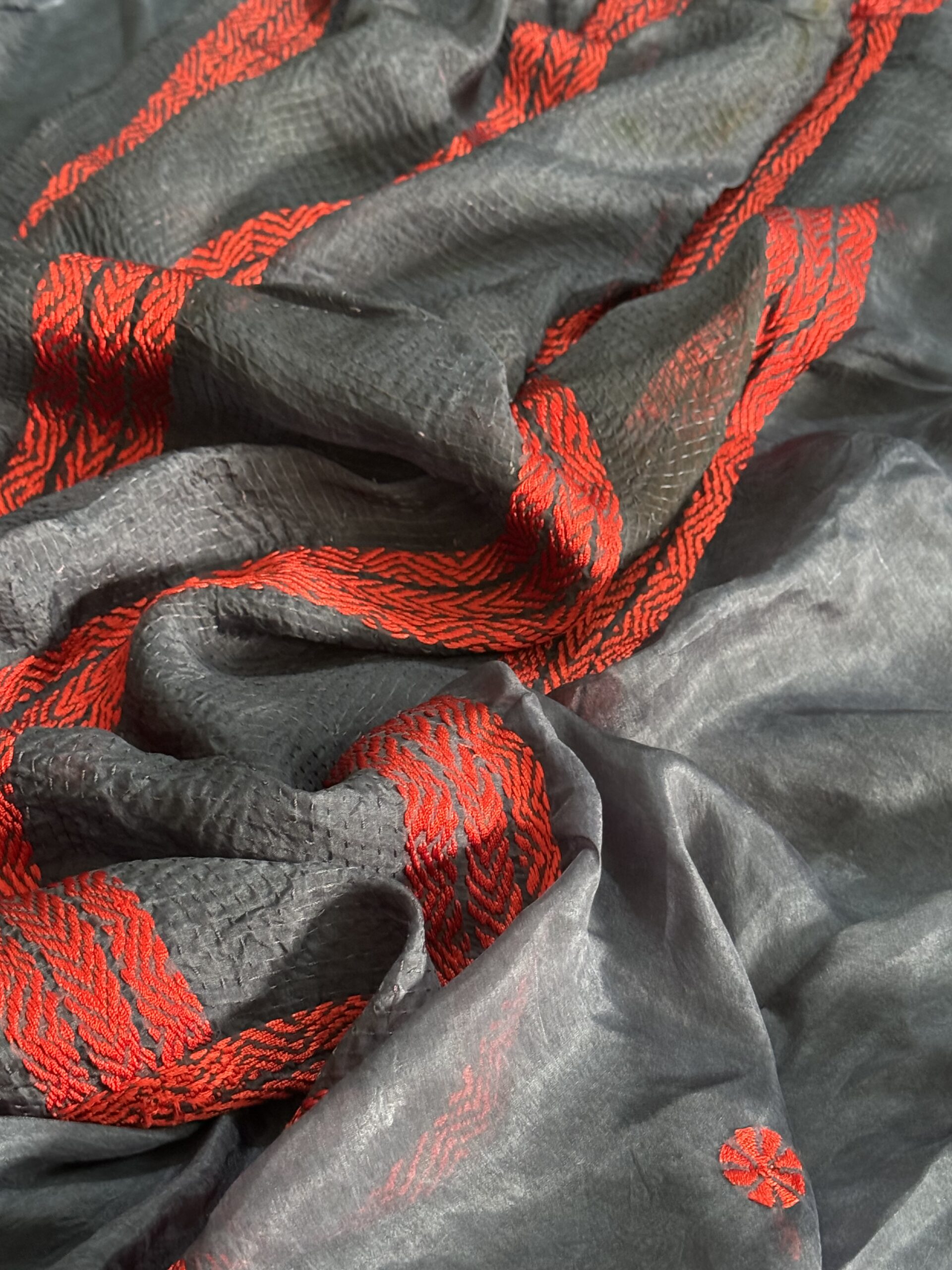 Kalo Manjit Chhaya – Deep Charcoal Hand-Embroidered Silk Kantha Saree - Image 5