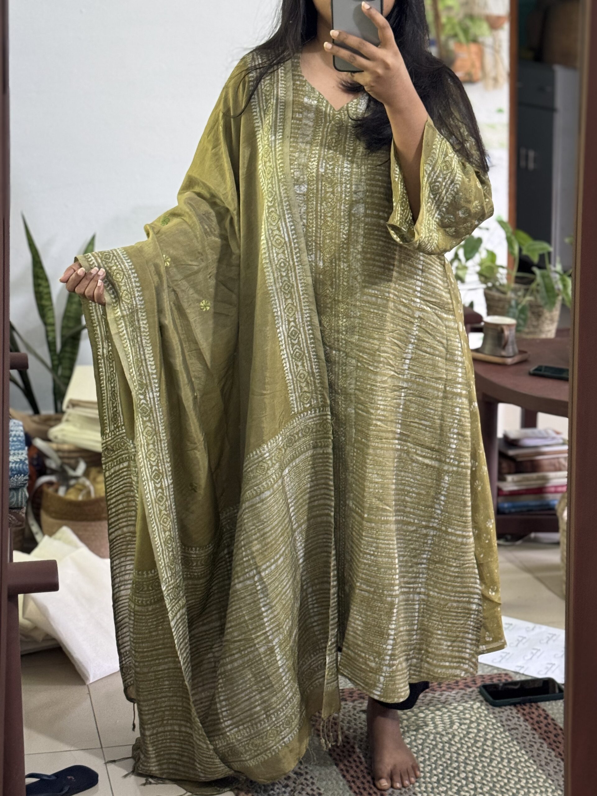 Kanak Prabha – Lime Gold Hand-Embroidered Silk Kurti Set - Image 2