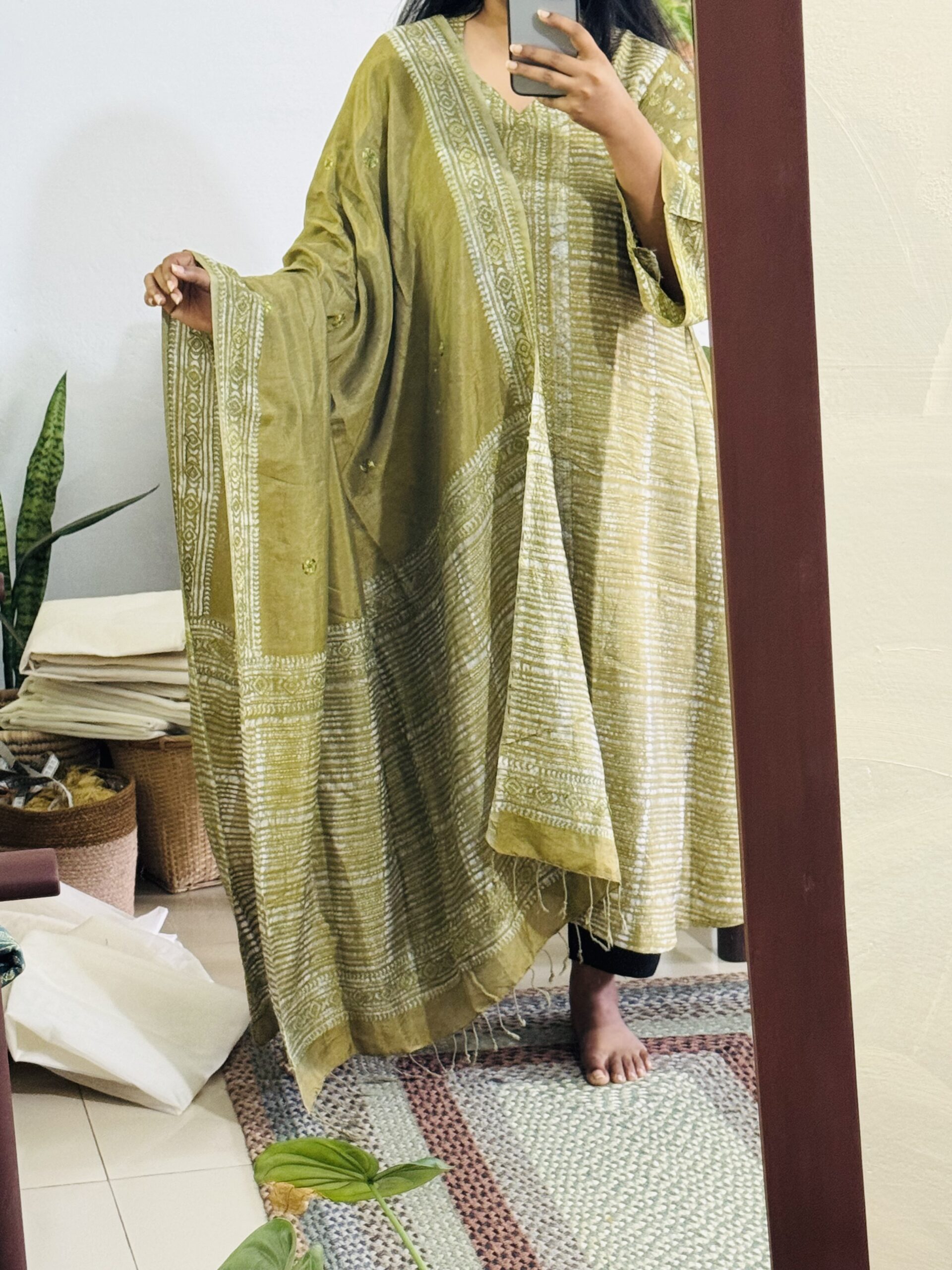 Kanak Prabha – Lime Gold Hand-Embroidered Silk Kurti Set - Image 5
